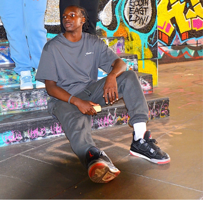 MUNNI Galaxy Tee - Charcoal Grey