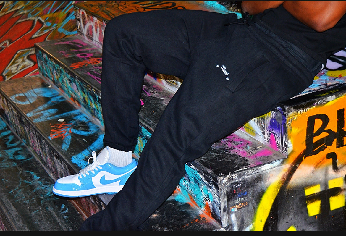 MUNNI Galaxy Joggers - black