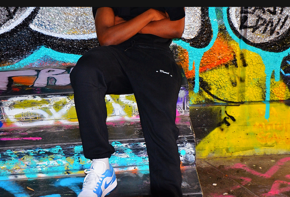 MUNNI Galaxy Joggers - black