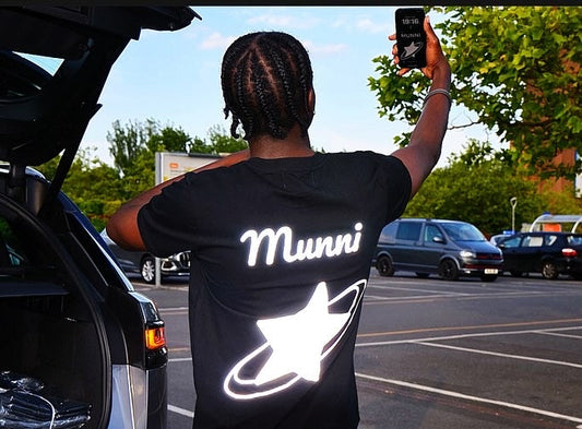 MUNNI Galaxy Tee - black